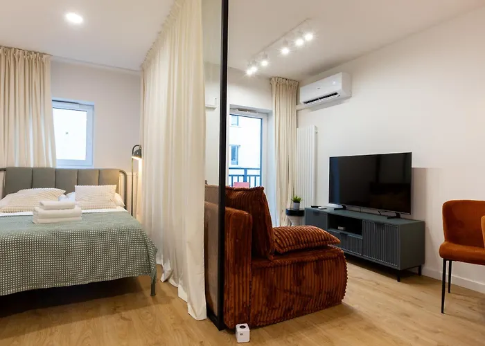 Marina Superior By Bookinghost *